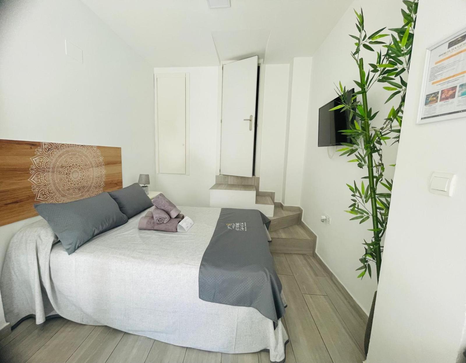 Estudio Jimena Burriana En El Centro De Nerja Εξωτερικό φωτογραφία